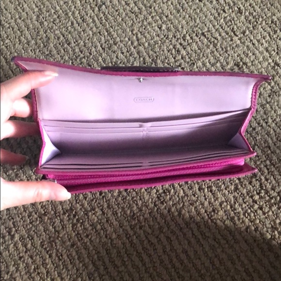 Coach Bi-Fold Wallet - Picture 2 of 3